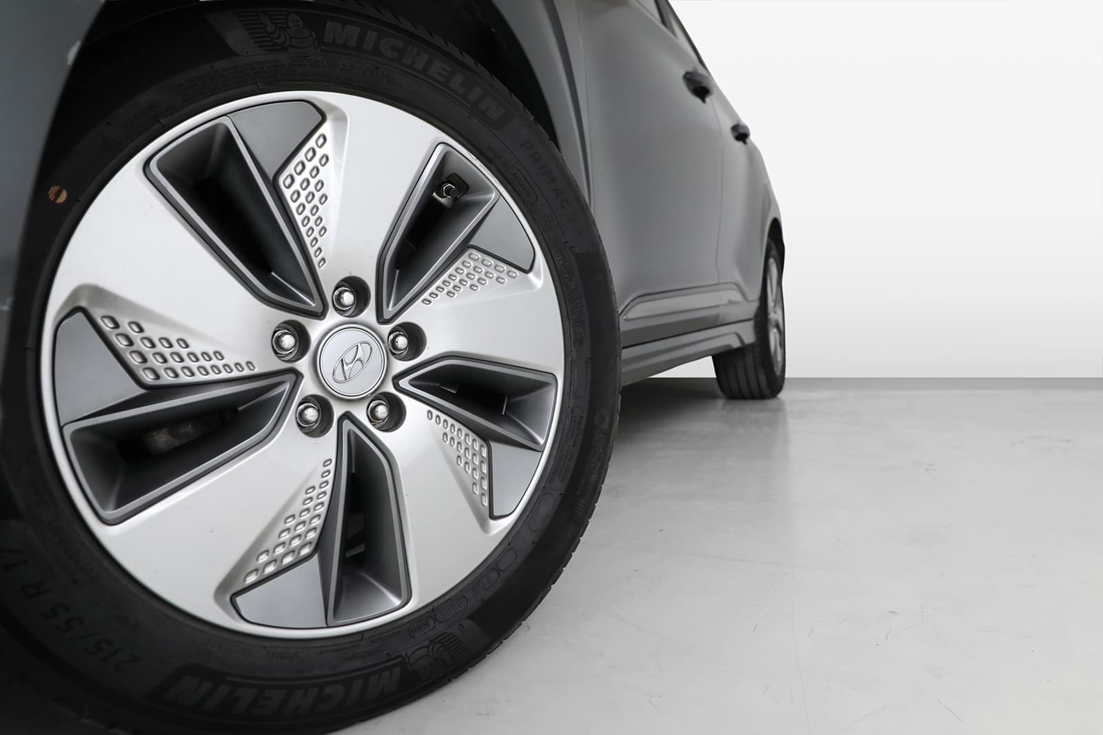 Car Image 15