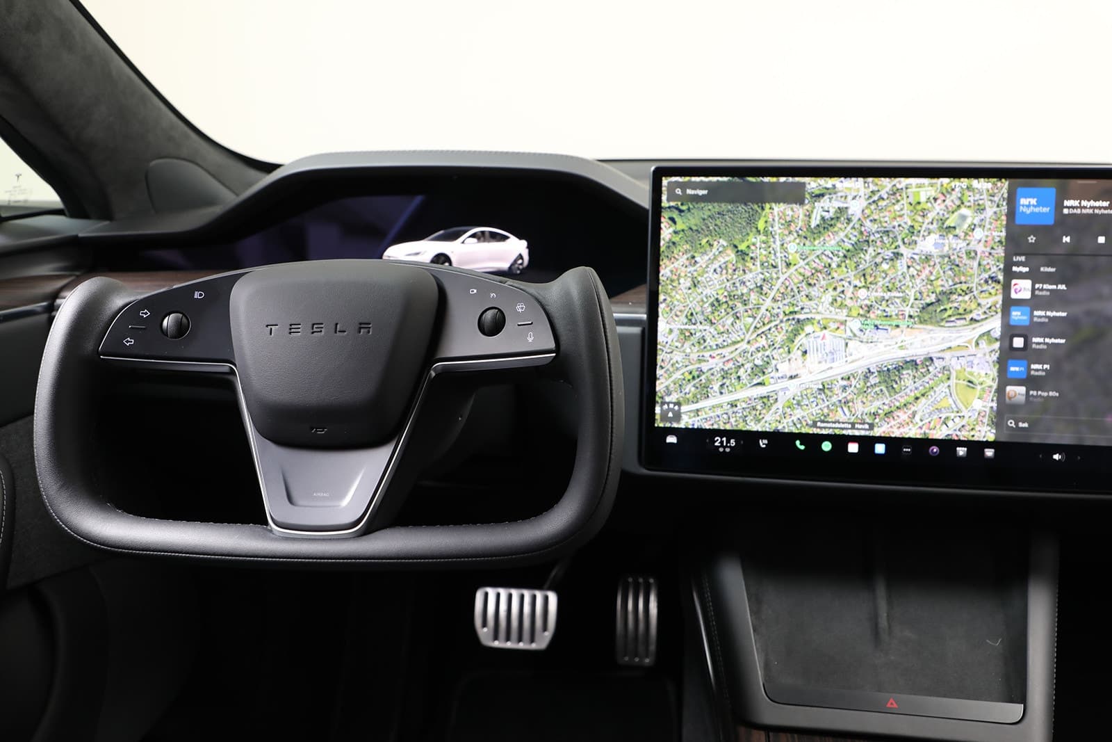 Car Image 9