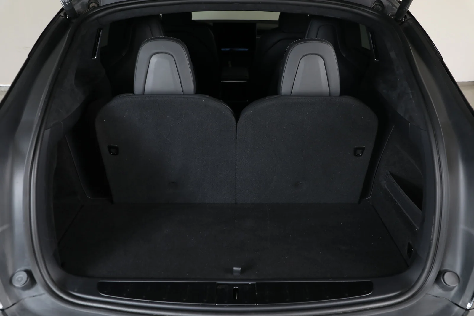 Tesla Model X PLAID 2023 – bilde 33 av 36