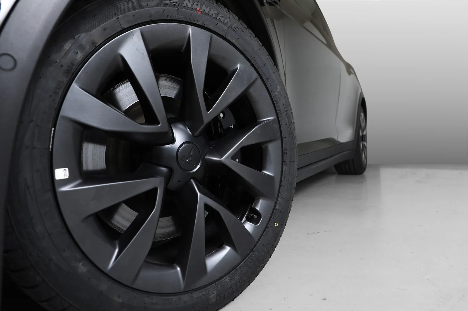 Tesla Model X PLAID 2023 – bilde 14 av 36