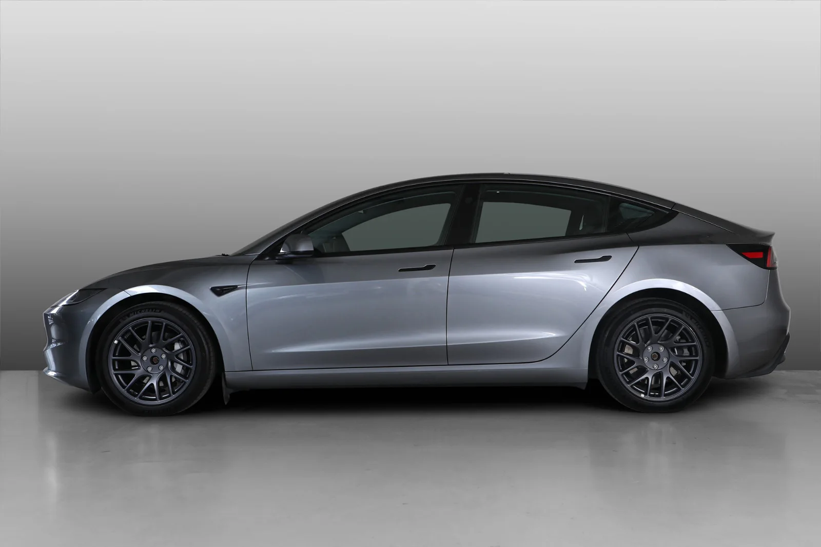 Tesla Model 3 LONG RANGE AWD 2026 – bilde 3 av 34