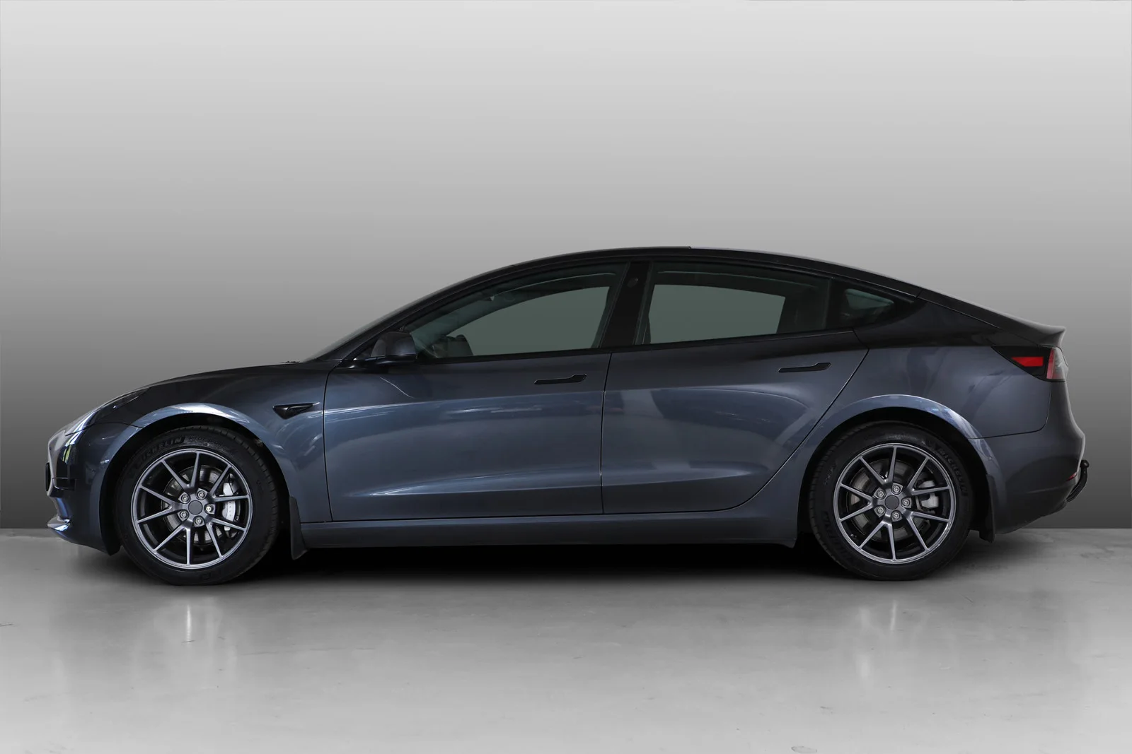 Tesla Model 3 SR+ 2021 – bilde 3 av 28