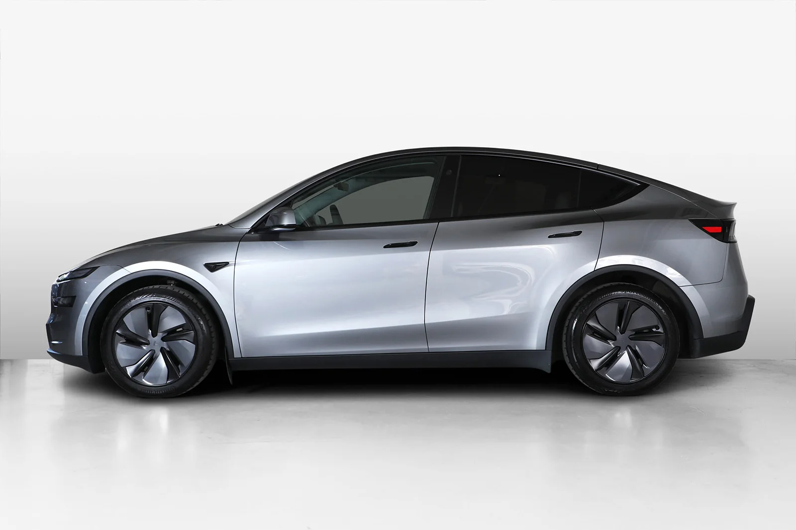 Tesla Model Y LONG RANGE AWD 2025 – bilde 3 av 32