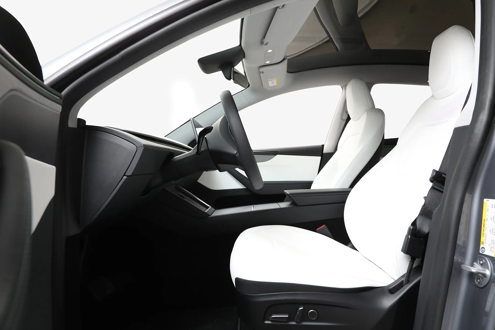 Tesla Model Y LONG RANGE AWD 2025 – bilde 8 av 32