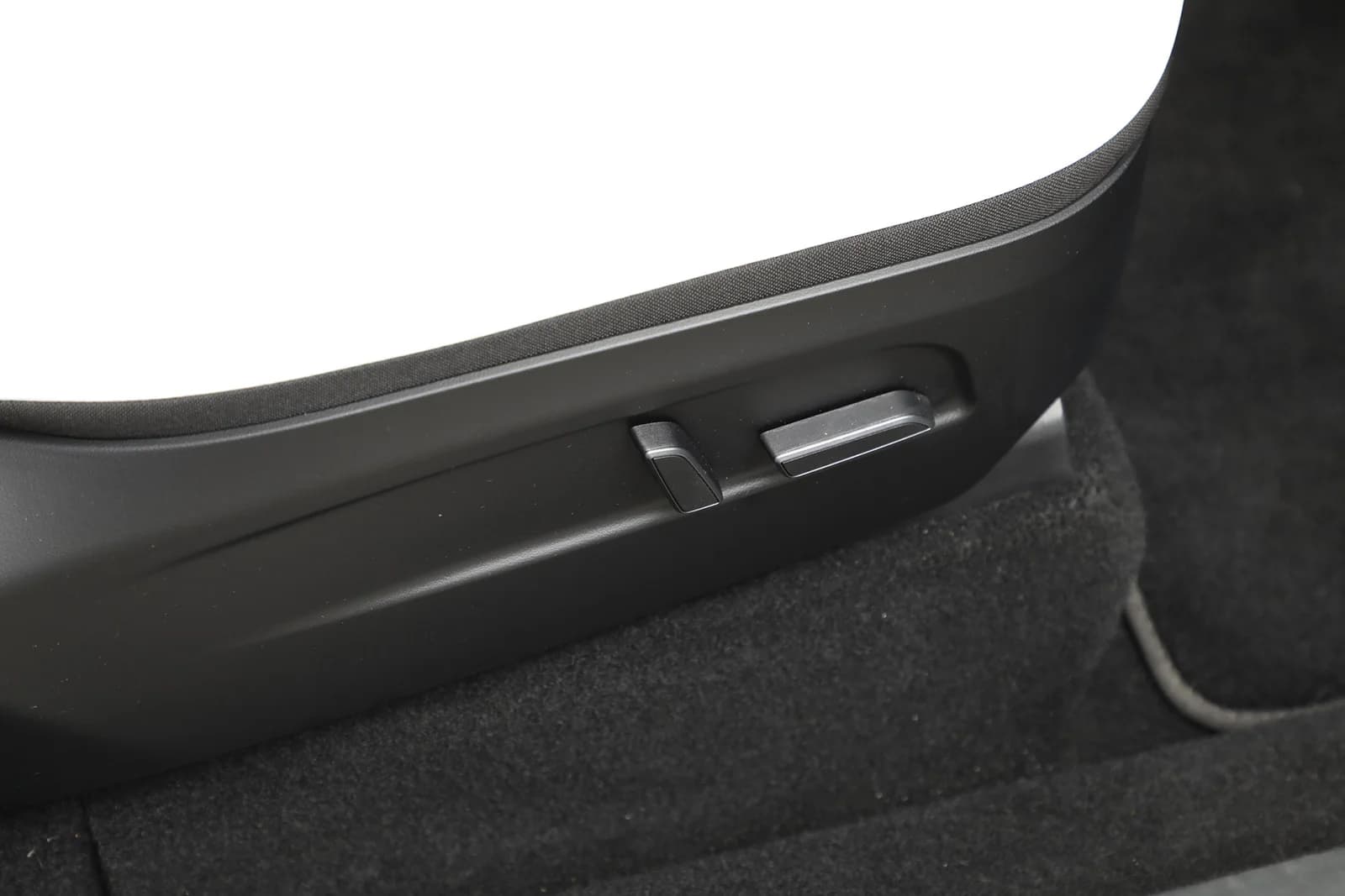 Tesla Model Y LONG RANGE AWD 2025 – bilde 28 av 32
