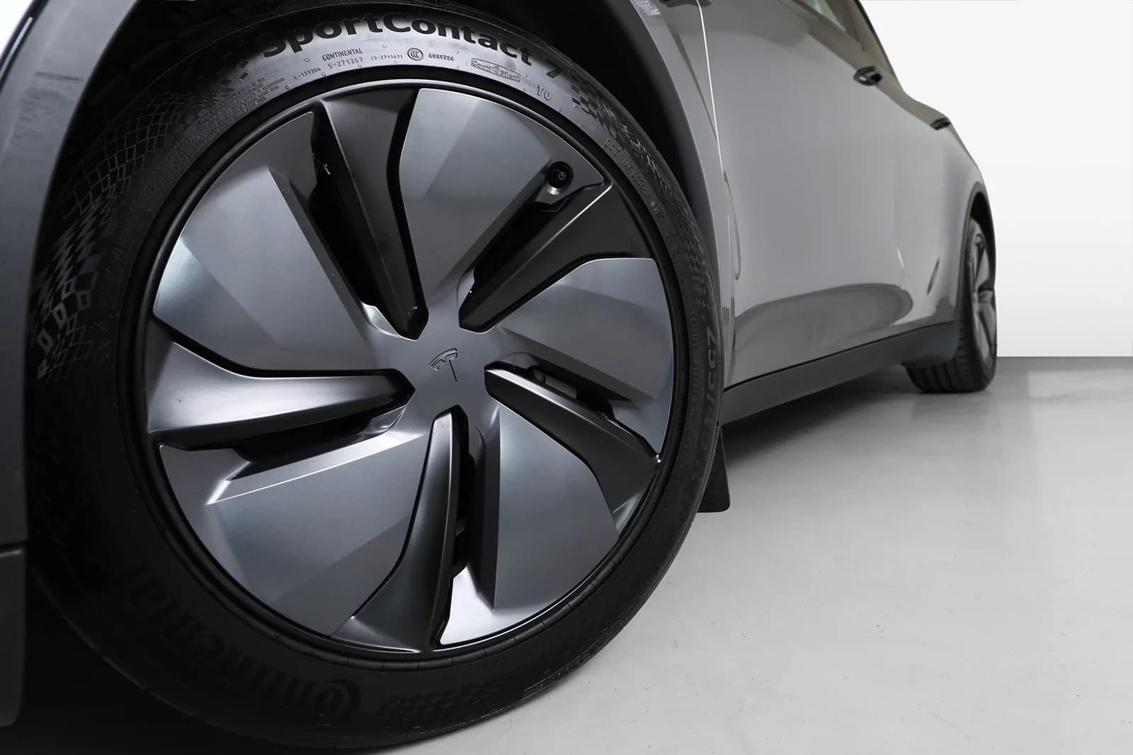 Tesla Model Y LONG RANGE AWD 2025 – bilde 12 av 32
