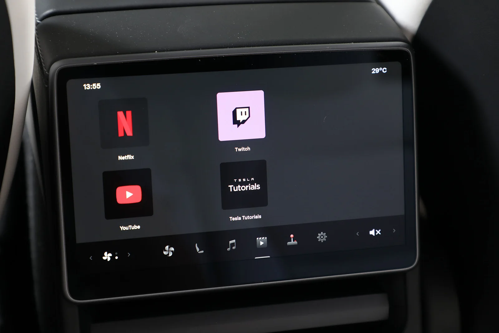 Tesla Model Y LONG RANGE AWD 2025 – bilde 27 av 34