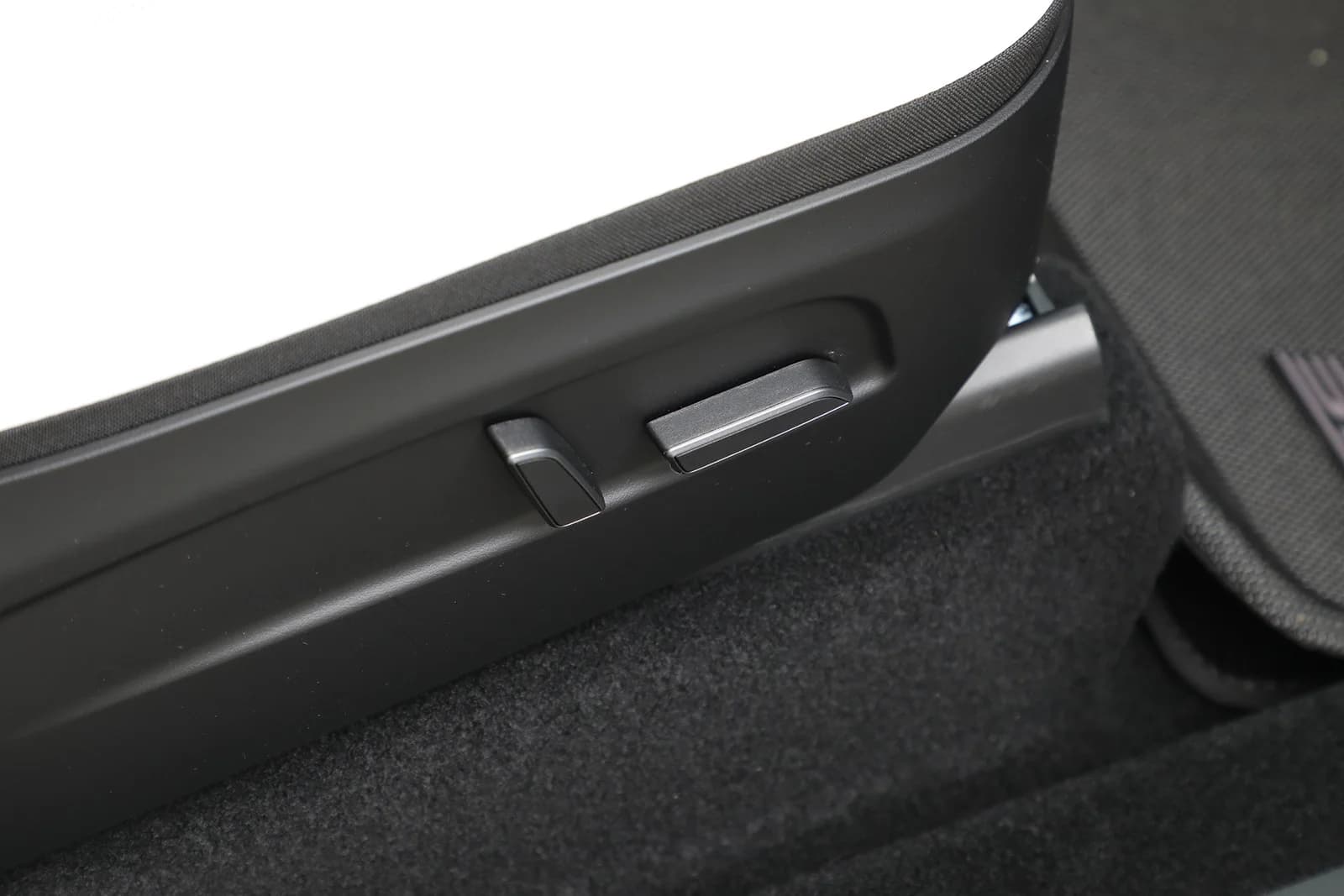 Tesla Model Y LONG RANGE AWD 2025 – bilde 30 av 34