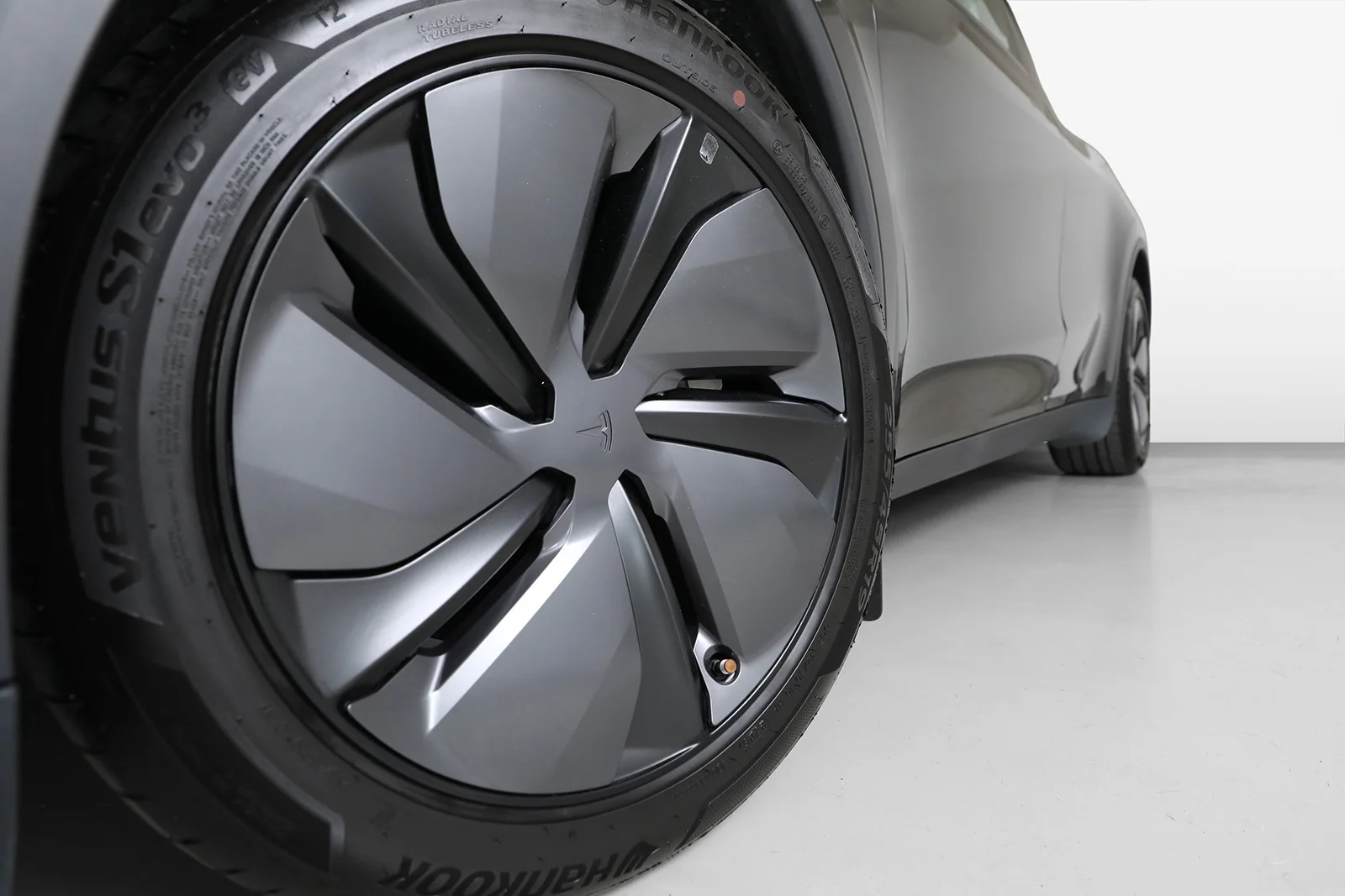 Tesla Model Y LONG RANGE AWD 2025 – bilde 13 av 34