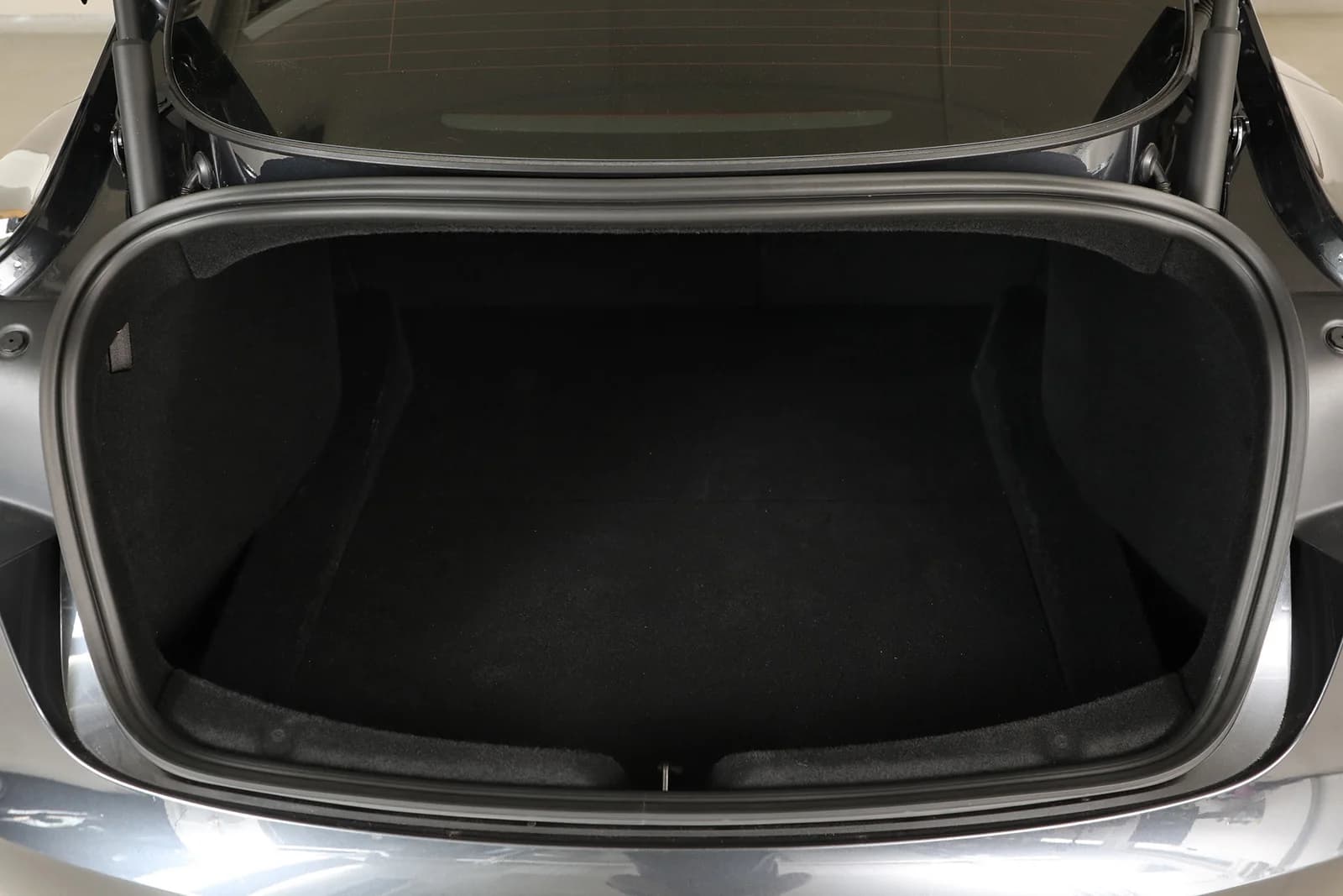 Tesla Model 3 PERFORMANCE HIGHLAND AWD 2024 – bilde 28 av 31