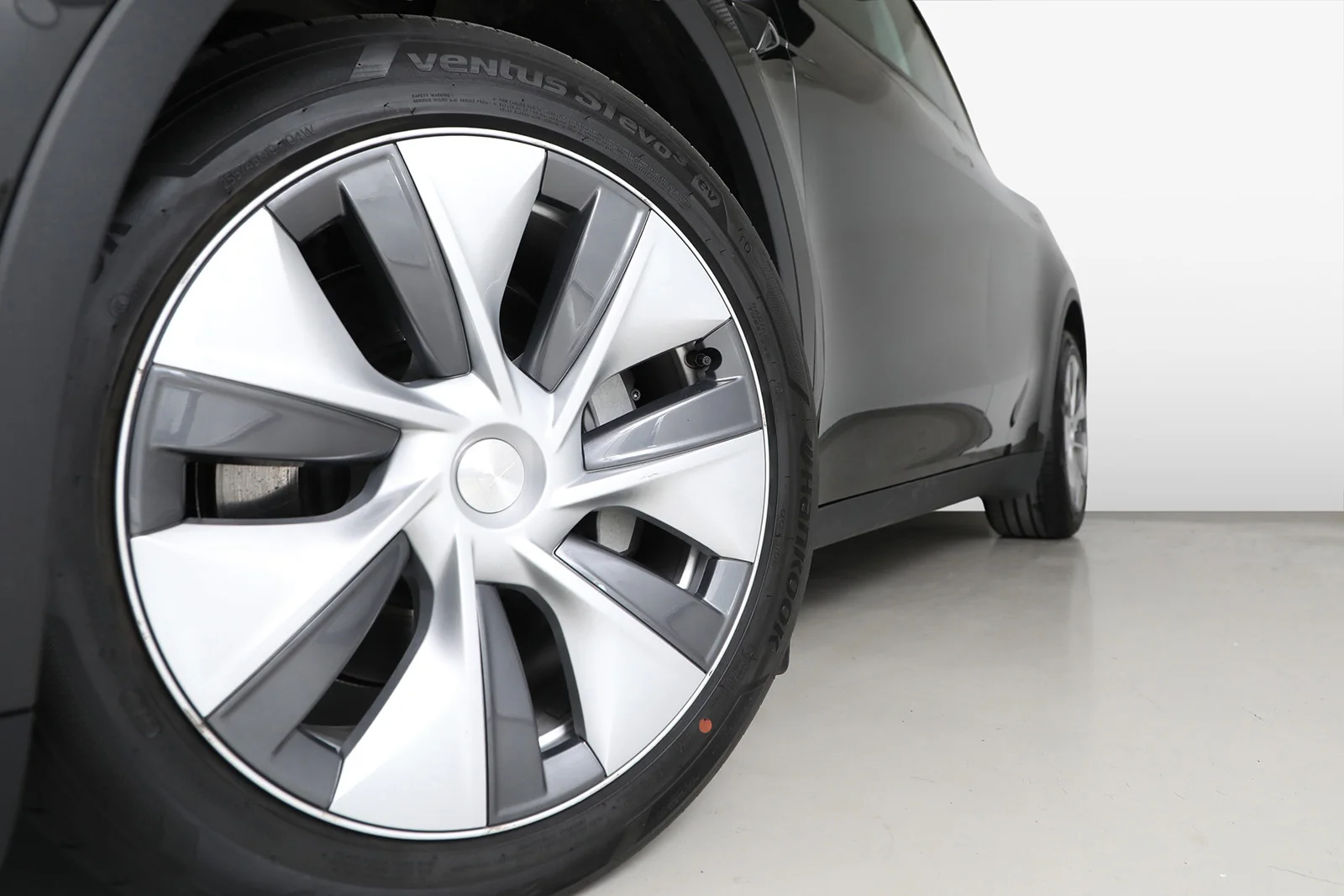 Tesla Model Y LONG RANGE 2023 – bilde 13 av 23