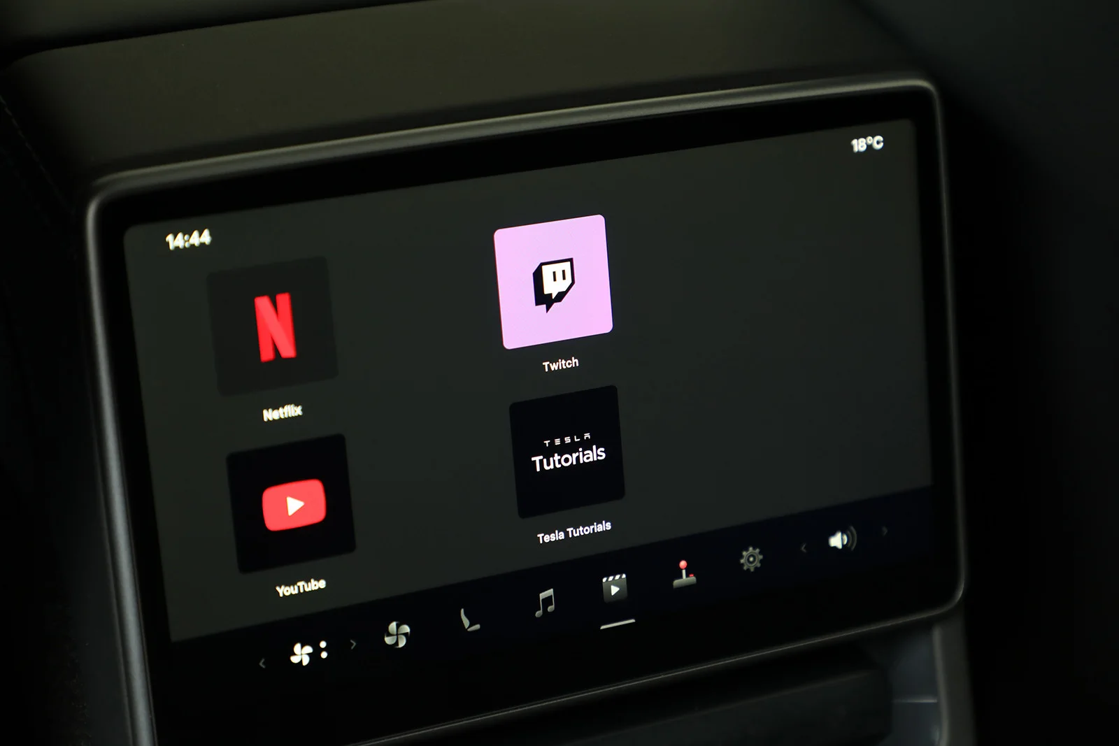 Tesla Model Y LONG RANGE AWD 2025 – bilde 27 av 35