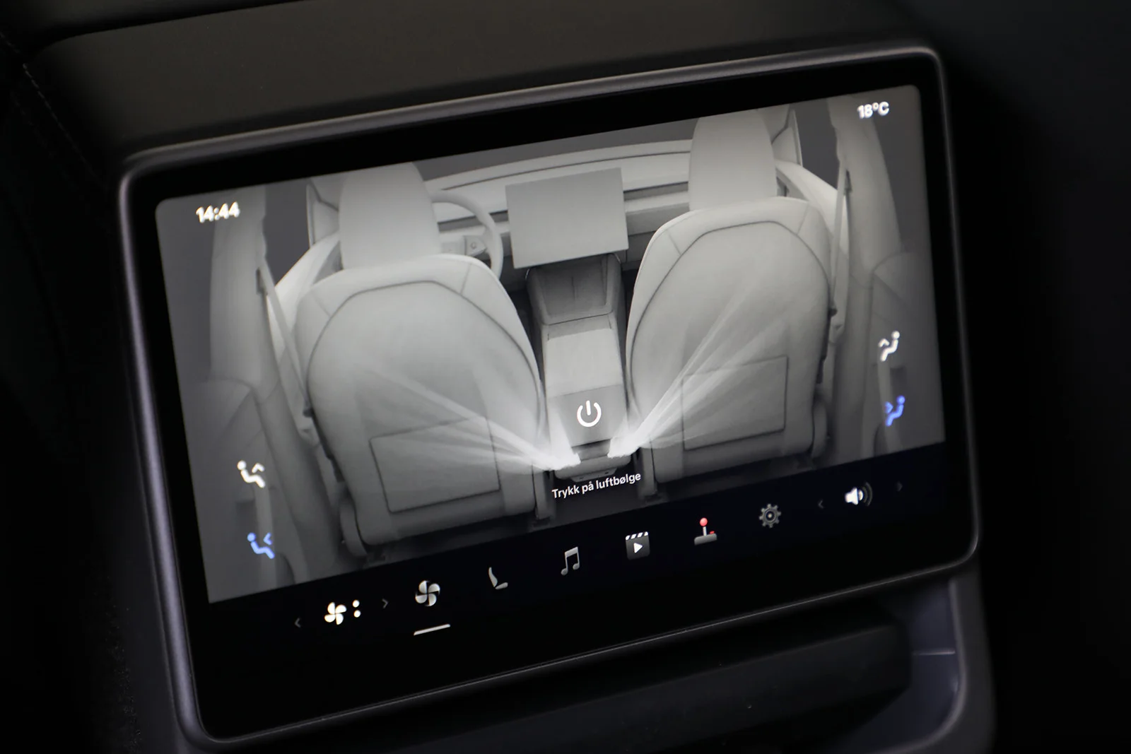 Tesla Model Y LONG RANGE AWD 2025 – bilde 24 av 35