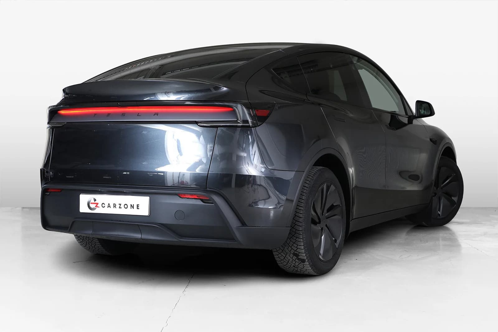 Tesla Model Y LONG RANGE AWD 2025 – bilde 4 av 35