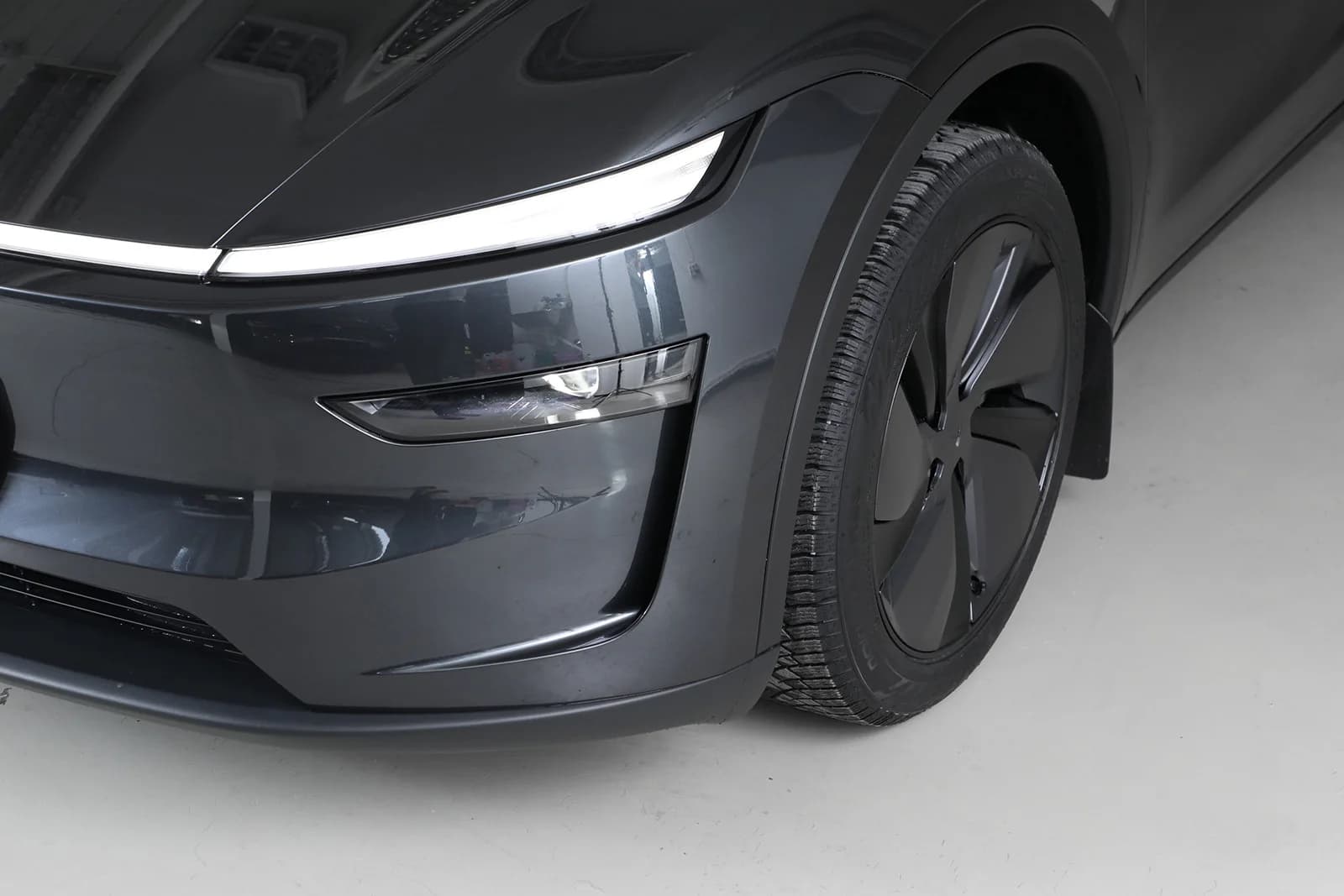 Tesla Model Y LONG RANGE AWD 2025 – bilde 13 av 35