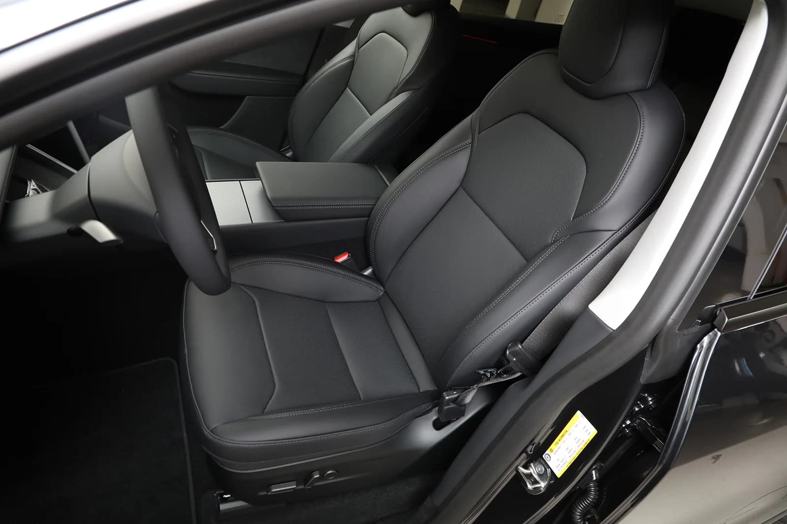 Tesla Model Y LONG RANGE AWD 2025 – bilde 10 av 35