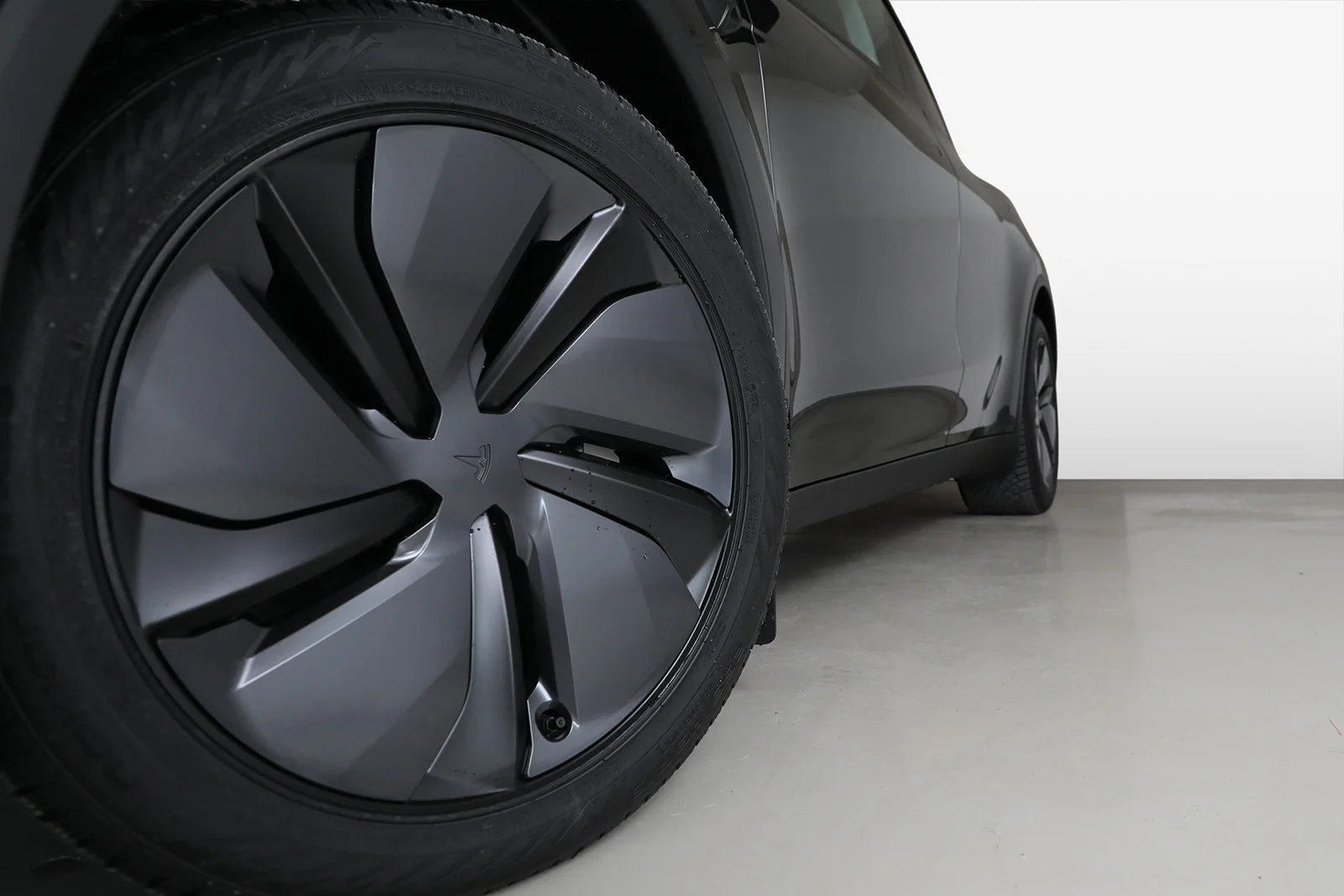 Tesla Model Y LONG RANGE AWD 2025 – bilde 14 av 35