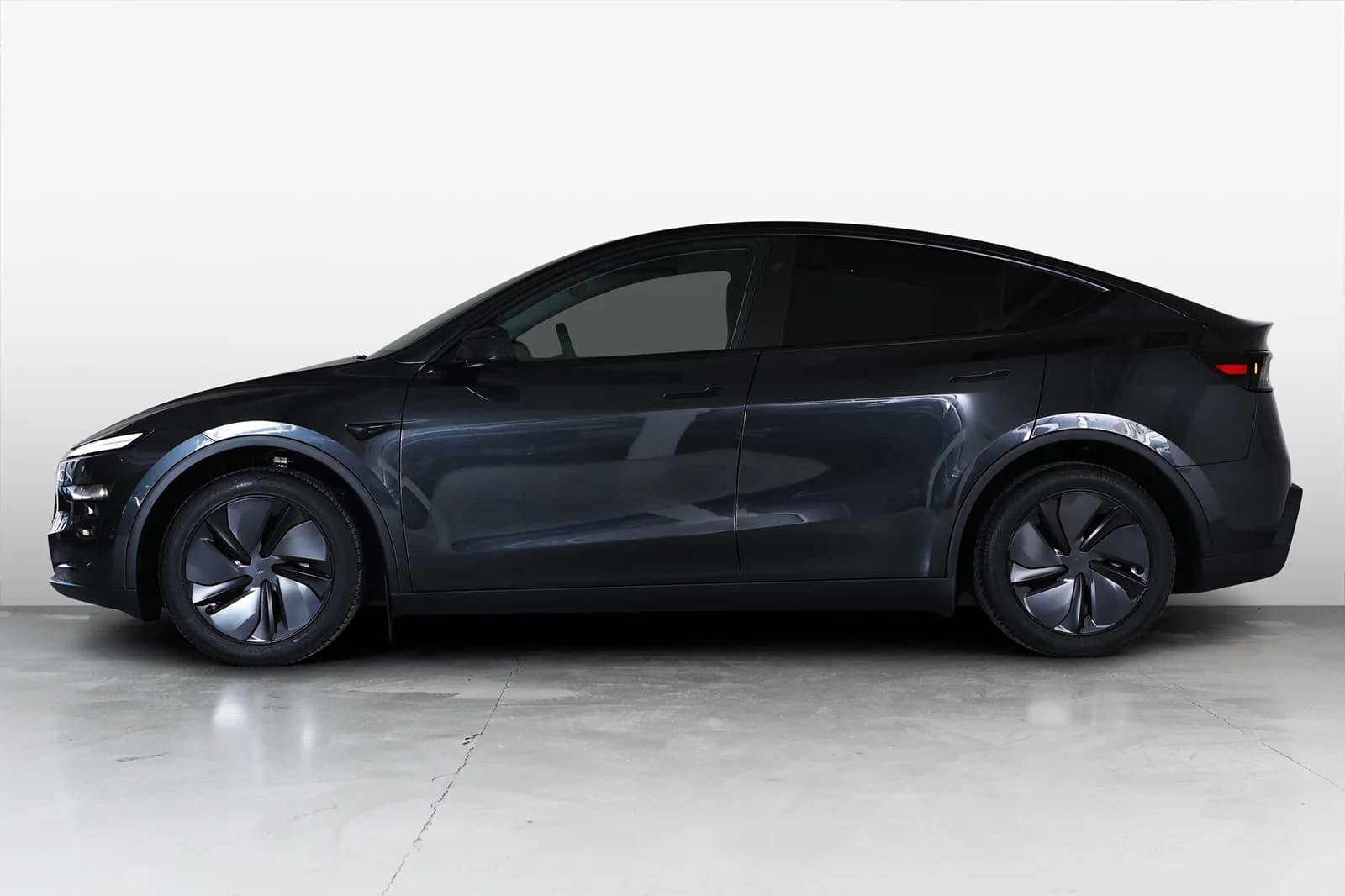 Tesla Model Y LONG RANGE AWD 2025 – bilde 3 av 35