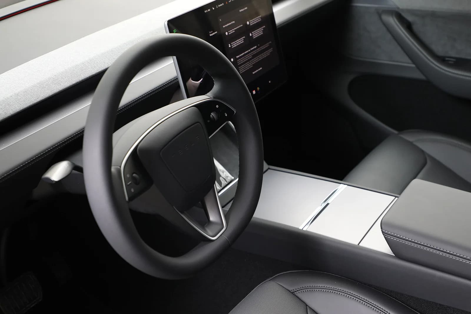 Tesla Model Y LONG RANGE AWD 2025 – bilde 8 av 35