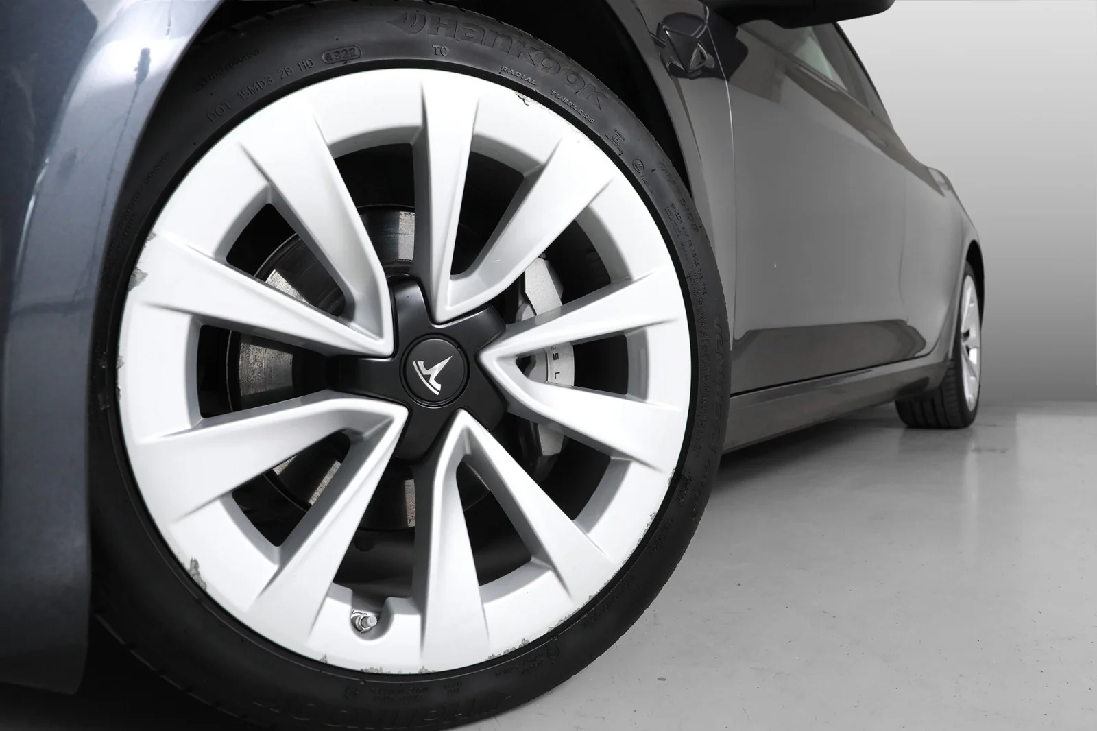 Tesla Model 3 SR+ 2023 – bilde 13 av 26