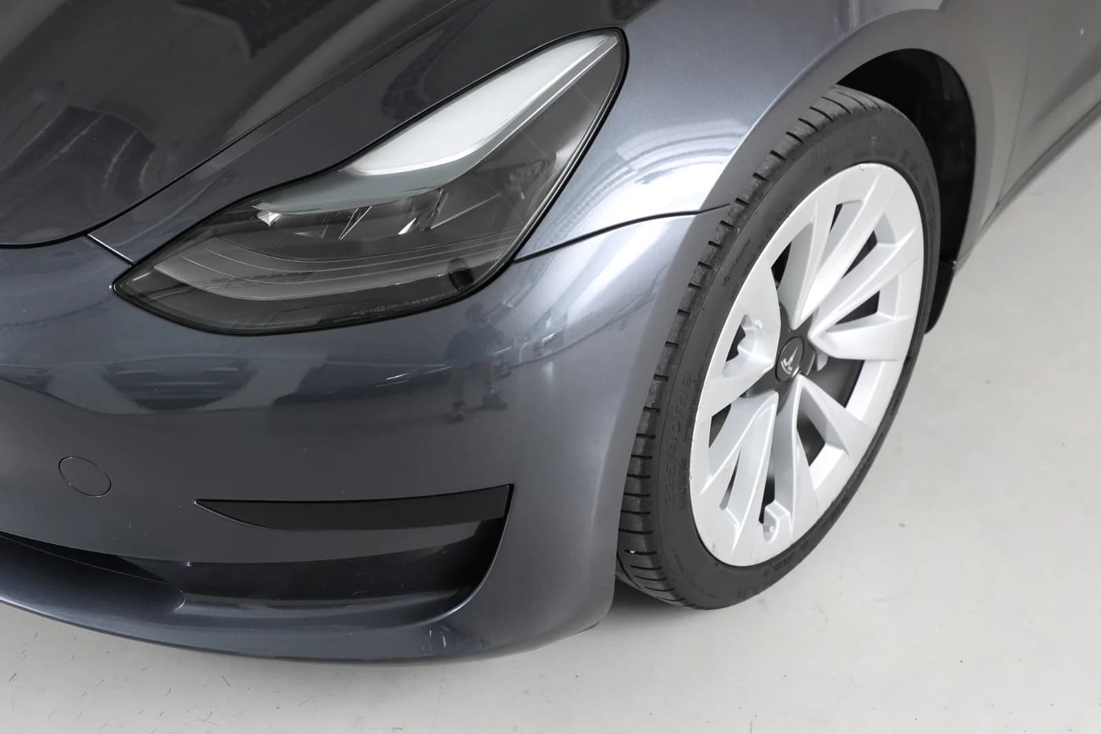 Tesla Model 3 SR+ 2023 – bilde 12 av 26