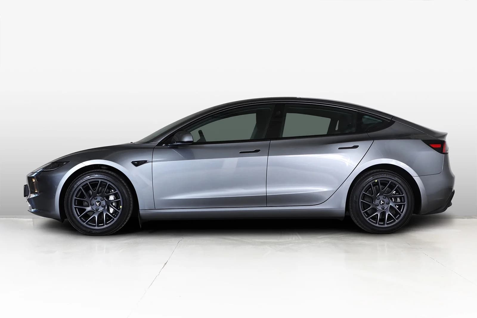 Tesla Model 3 LONG RANGE RWD 2025 – bilde 2 av 3
