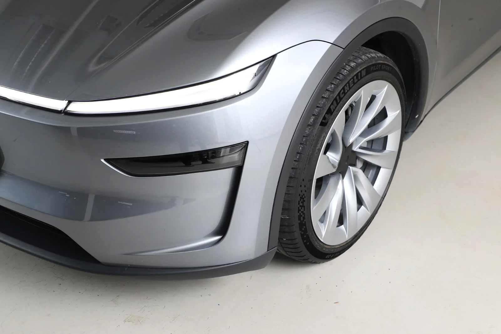 Tesla Model Y LONG RANGE AWD 2025 – bilde 12 av 34