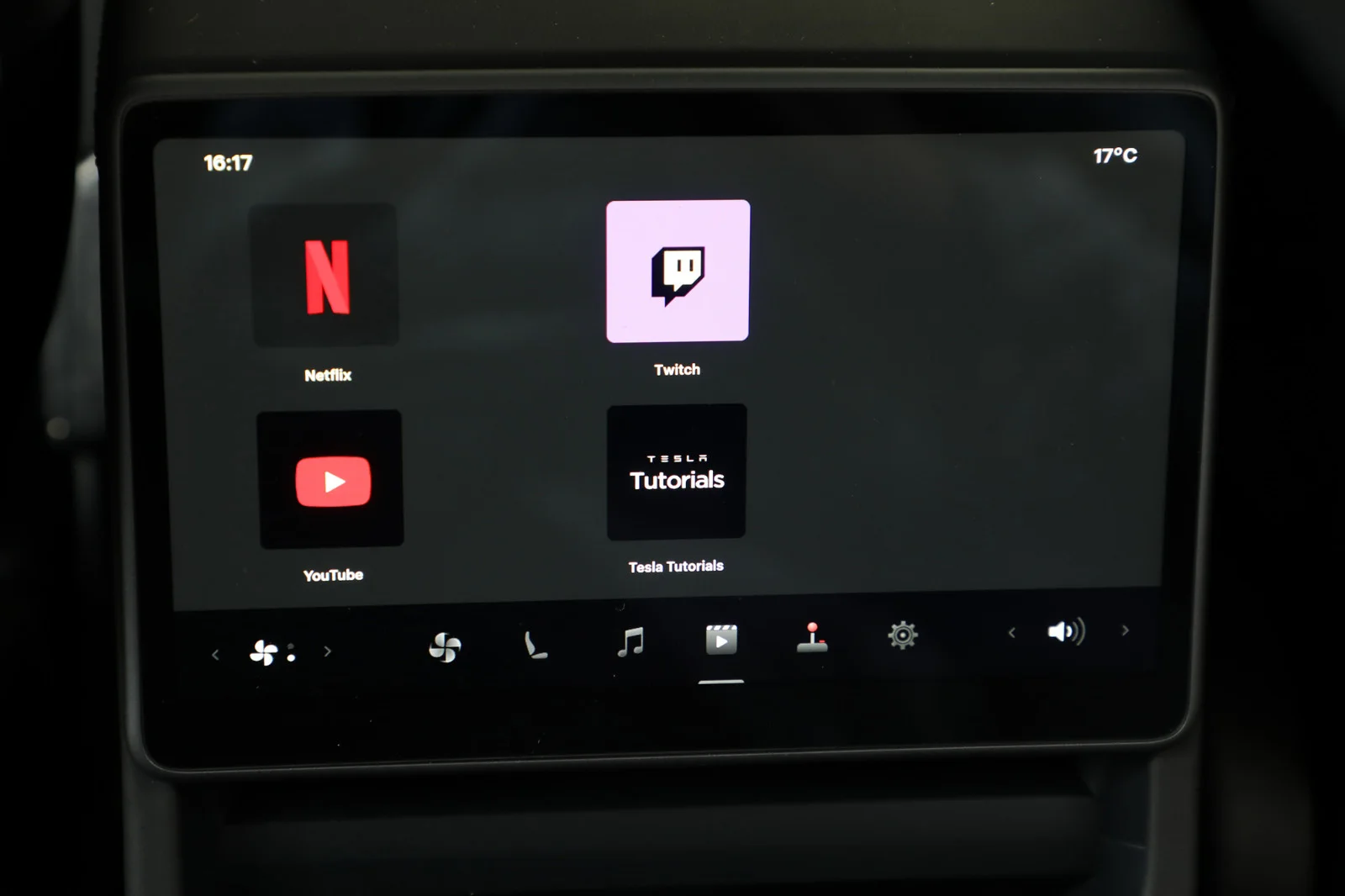 Tesla Model Y LONG RANGE AWD 2025 – bilde 27 av 34