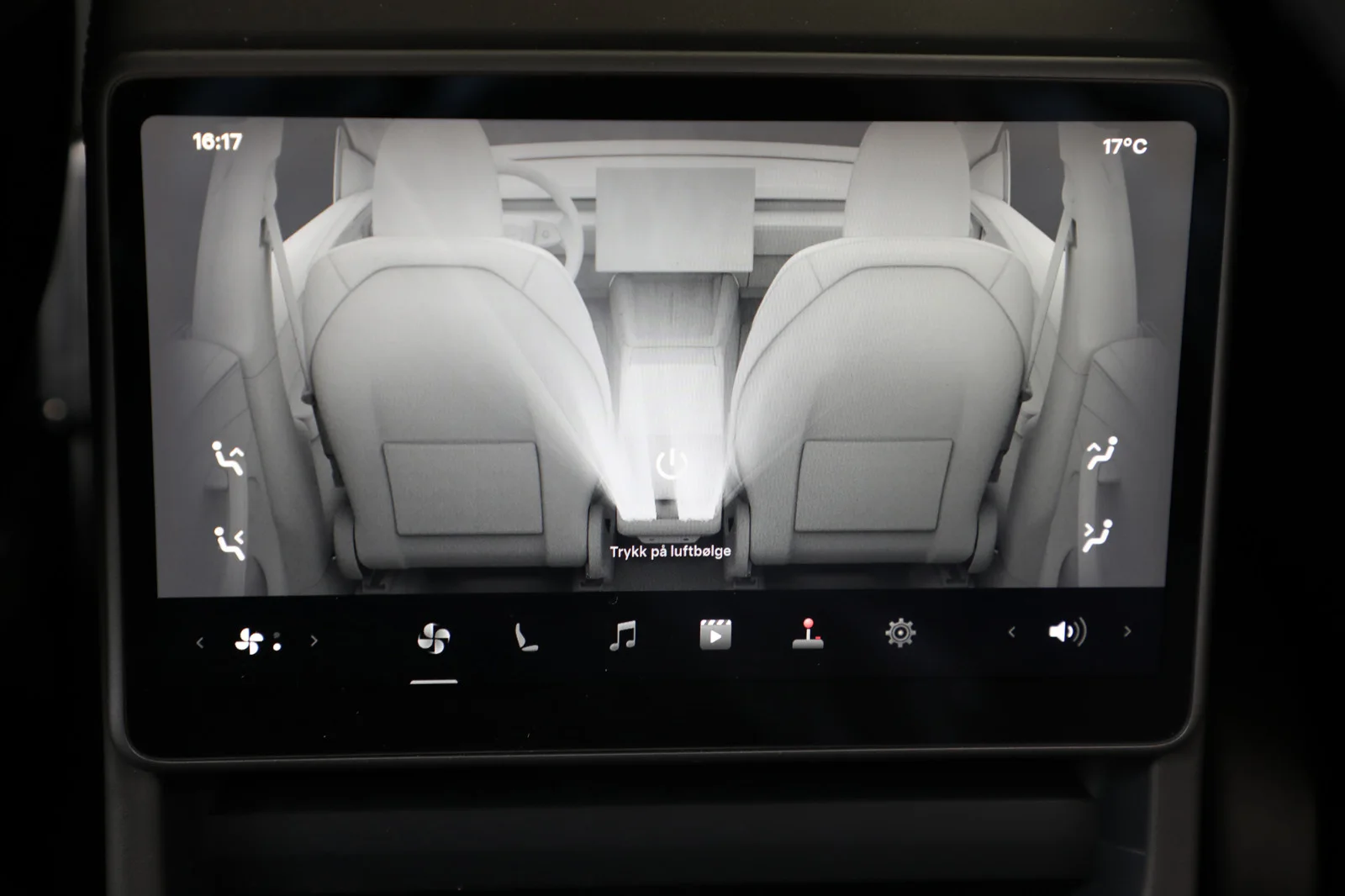 Tesla Model Y LONG RANGE AWD 2025 – bilde 24 av 34
