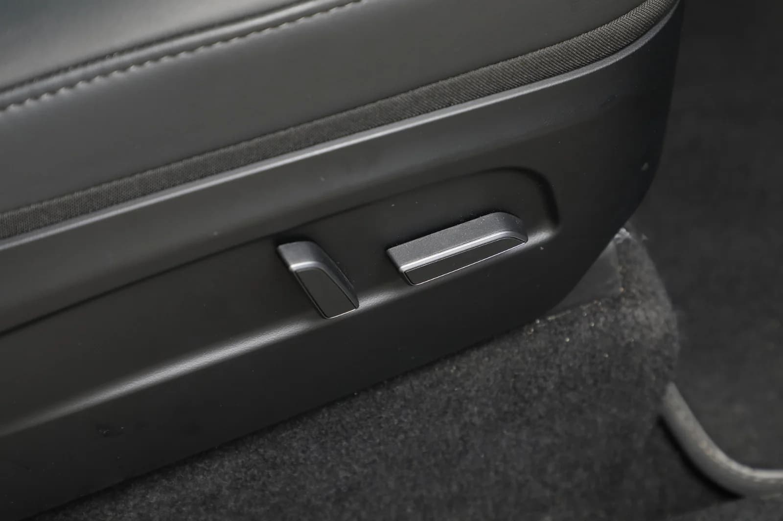 Tesla Model Y LONG RANGE AWD 2025 – bilde 30 av 34