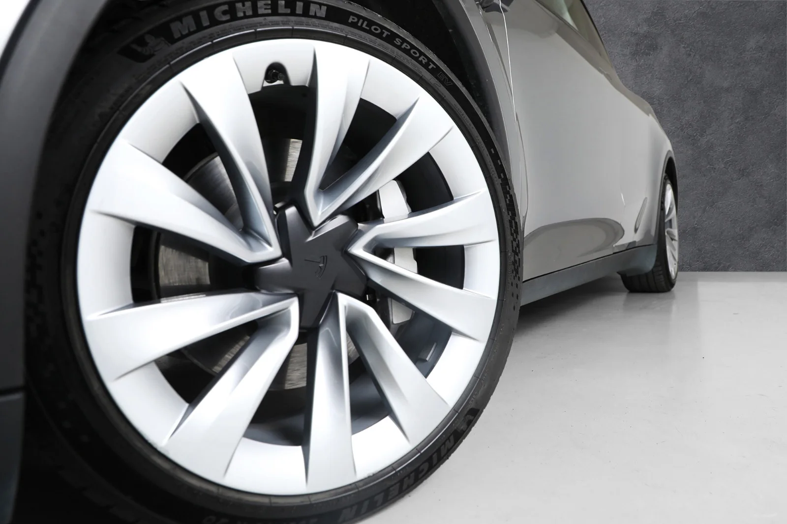 Tesla Model Y LONG RANGE AWD 2025 – bilde 13 av 34