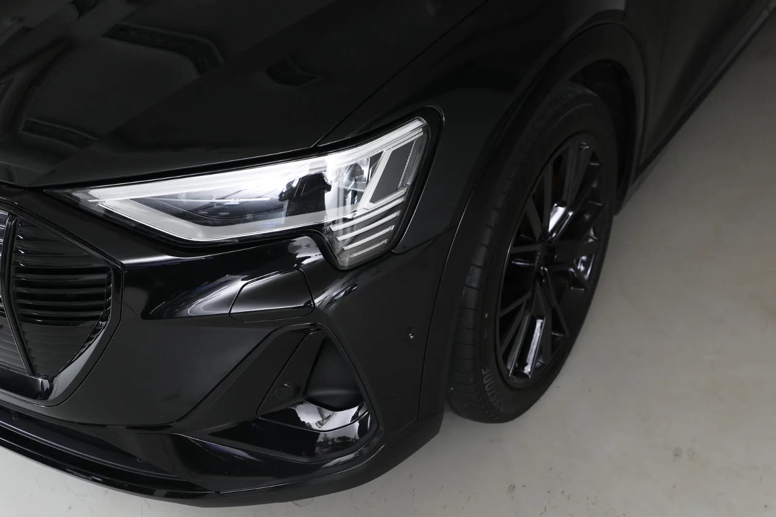 Audi e-tron 55 S-LINE BLACK EDITION 2023 – bilde 11 av 37