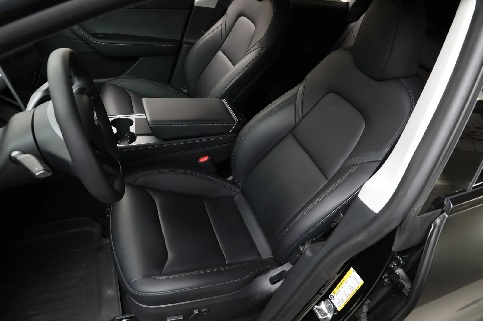 Tesla Model Y PERFORMANCE 2025 – bilde 9 av 26