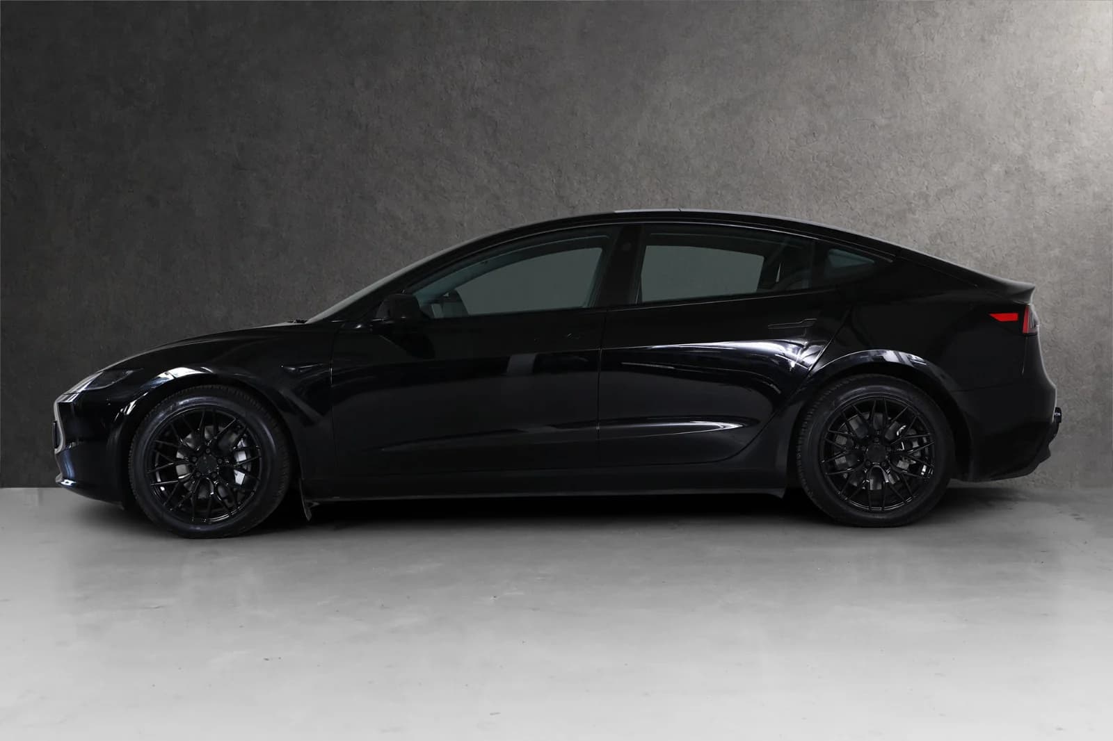 Tesla Model 3 LONG RANGE AWD 2025 – bilde 3 av 33