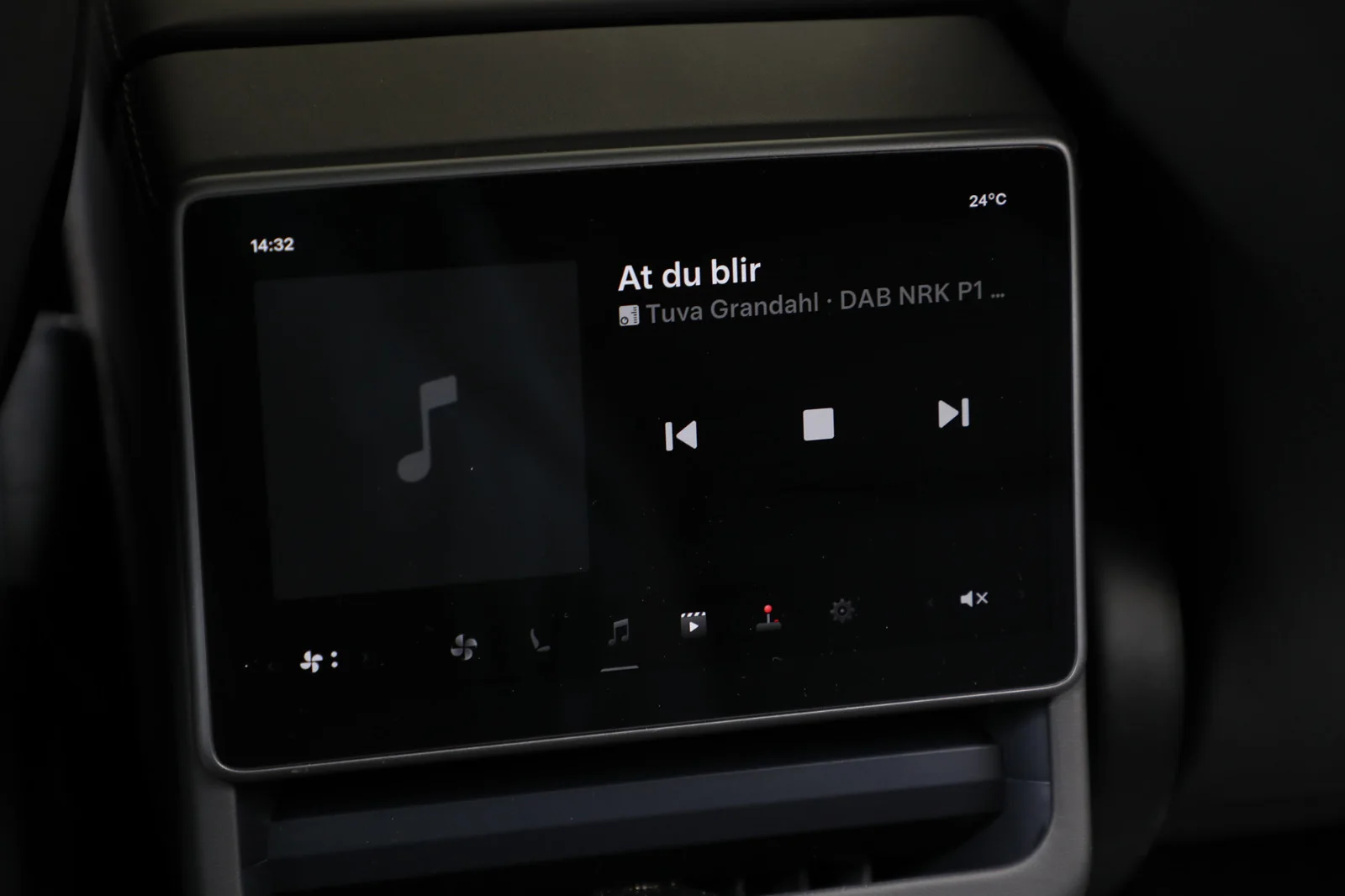 Tesla Model 3 LONG RANGE AWD 2025 – bilde 25 av 33