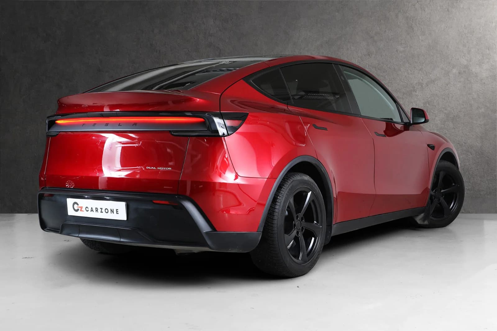 Tesla Model Y LONG RANGE AWD 2025 – bilde 4 av 32