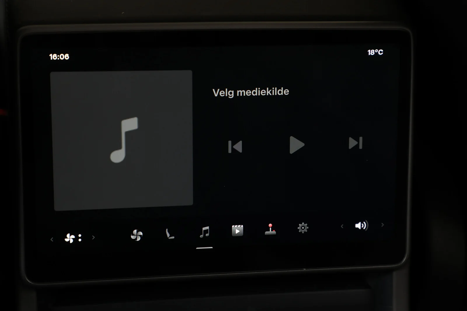 Tesla Model Y LONG RANGE AWD 2025 – bilde 25 av 32