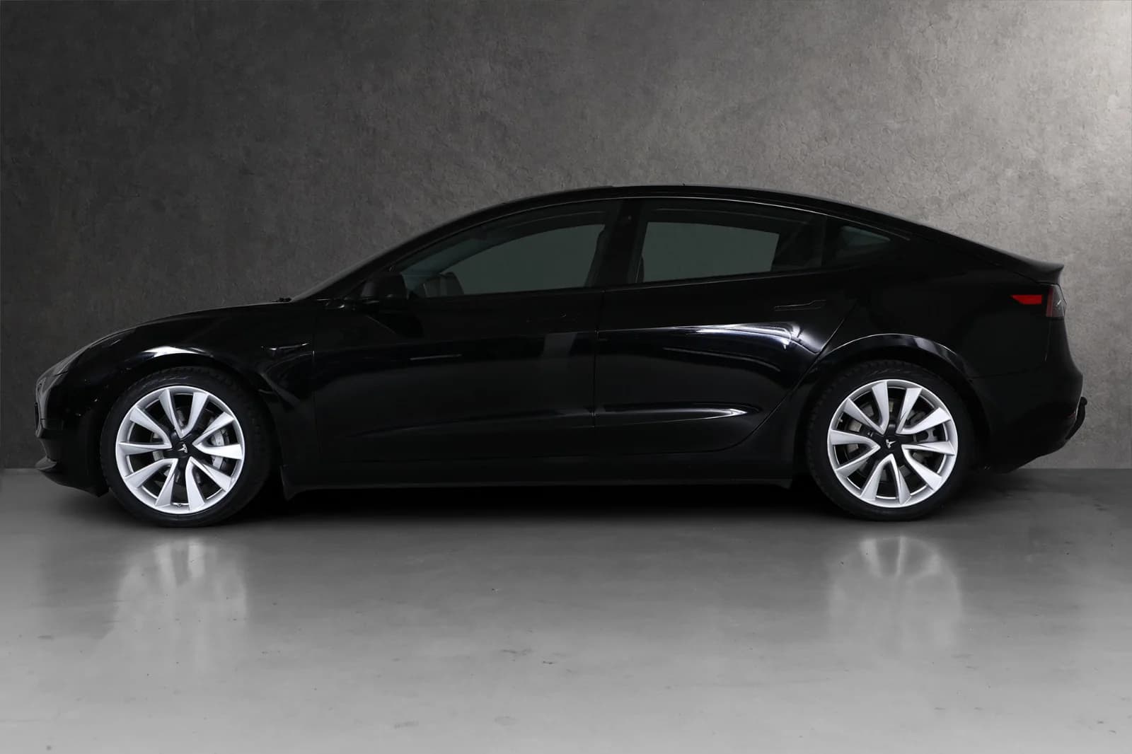 Tesla Model 3 SR+ 2021 – bilde 3 av 26